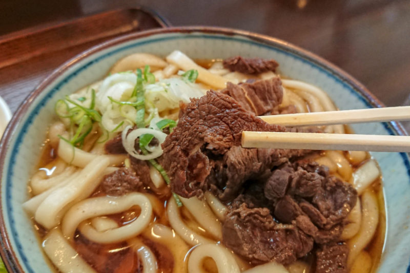 中村屋｜昔ながらの秘伝の味！馬肉うどん - 上田旅