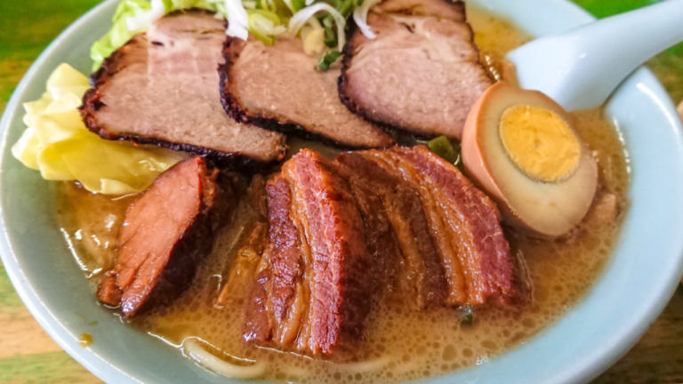 熊本ラーメン 桃太郎｜とろっとろ角煮が絶品！ - 上田旅