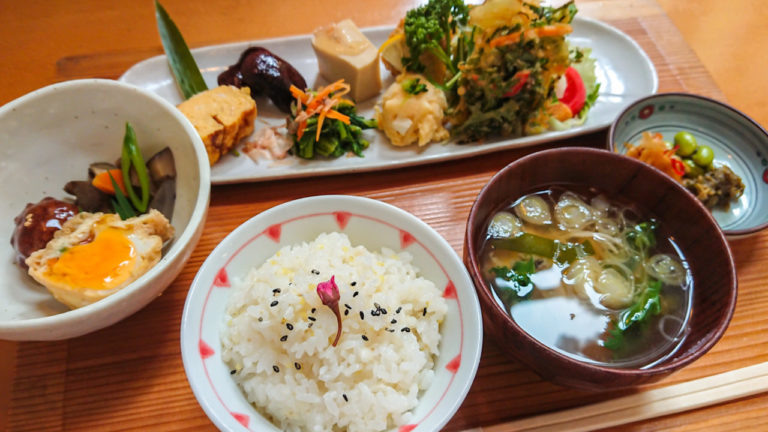 美酒工房 倉升 種類豊富なおかず日替わりランチ 上田旅